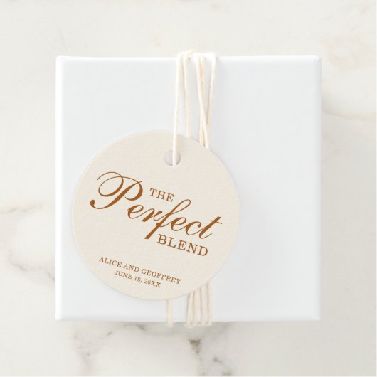 De perfecte mix van elegante ivoren koperbruiloft bedankjes labels (In situ)