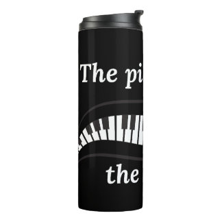 De pianist is de BOSS Thermal Tumbler Thermosbeker