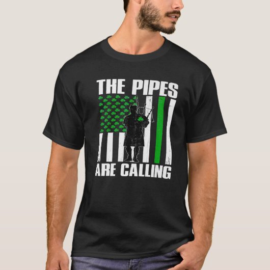 De pijpen roepen naar St Patricks Day Irish Bagpip T-shirt (Voorkant)