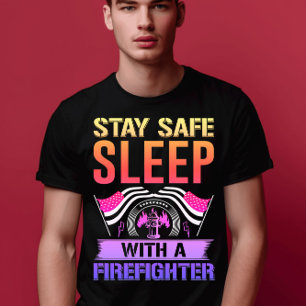 De pittige boodschap van een brandweerman op een v t-shirt