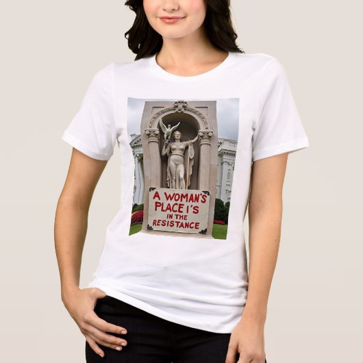 De plaats van een vrouw in het T-shirt van het ver (Voorkant)
