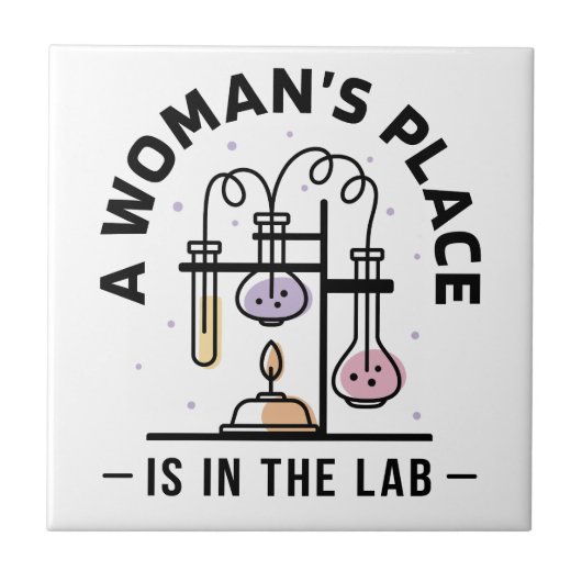 De plaats van een vrouw is in het lab - Feministis Tegeltje (Voorkant)