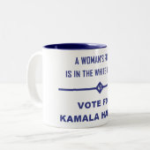 DE PLAATS VAN EEN VROUW IS IN... TWEEKLEURIGE KOFFIEMOK (Voorkant links)