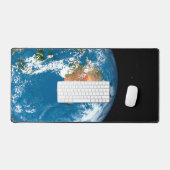 De planeet Aarde toont wolken boven Australië. Bureaumat (Keyboard & Muis)