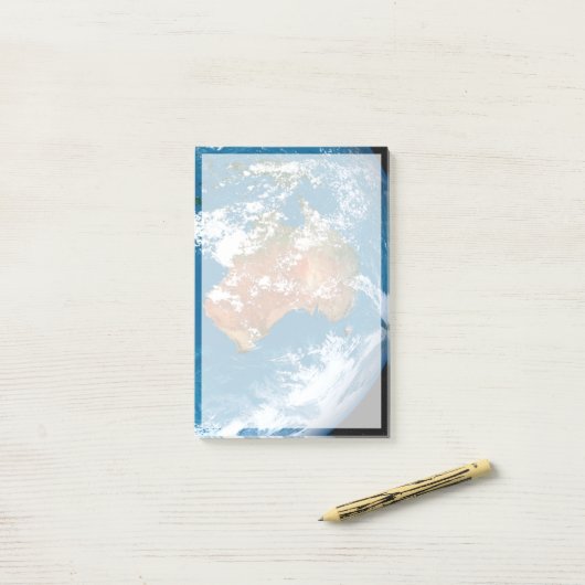 De planeet Aarde toont wolken boven Australië. Post-it® Notes (Op bureau)