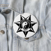 De politie van Karma. Ronde Button 4,0 Cm (In situ)