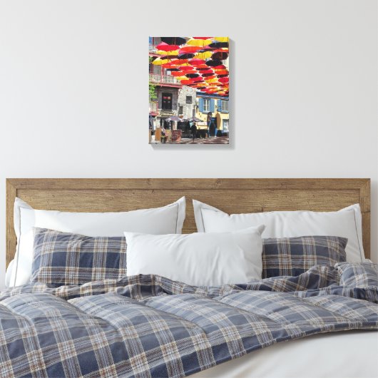 De prachtige paraplu's van Quebec City Canvas Afdruk (Insitu (Slaapkamer))