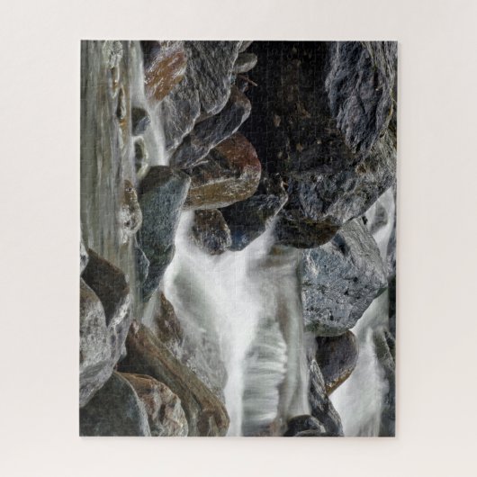 De prachtige rijpingsrivier over de Rocks Legpuzzel (Verticaal)