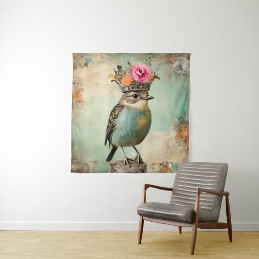 De prachtige vogel in een kroon collage wandkleed (In situ)