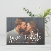 De prachtige volledig-aftapfoto van het Manuscript Save The Date (Staand voorkant)