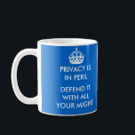 De privacy is in de Mok van Peril<br><div class="desc">Ontworpen zodat het bewustmakingsbericht duidelijk wordt getoond welke manier u uw mok houdt! Klik op de knop 'Aanpassen' om de achtergrondkleur,  tekst of afbeeldingen toe te voegen of te wijzigen.</div>