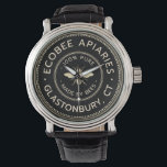 De promotionele naam van de imker Black Bee Apiary Horloge<br><div class="desc">Markt uw bijenteelt met deze stijlvolle, zwarte en goudpromotionele polshorloge met lederband. Het ontwerp omvat een Franse bijen en een samengesteld ivoor en een gouden gestippelde grens. Ideaal voor het op de markt brengen van je bijennaam op de boerenmarkten, educatieve evenementen, bijenteeltbeurzen en seminars. Coördinerende magneet-, sleutelhanger-, pet- en backpack-patches...</div>