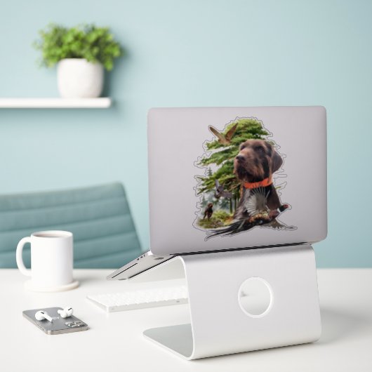 De Pudelpointer Sticker (Laptop op bureau)