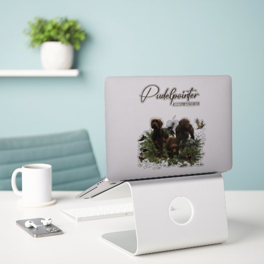 De Pudelpointer Sticker (Laptop op bureau)