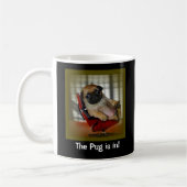 De Pug is binnen. Koffiemok (Links)