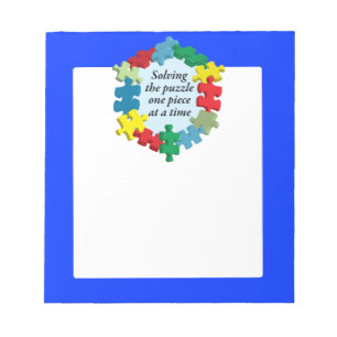 De puzzel oplossen... Blauw notebook Notitieblok