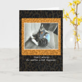 De Pyjama's van de kat juichen omhoog kaart toe (Gele Bloem)