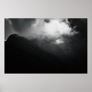 De raaf boven de bergen poster