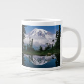 De Rainier van de berg is verbonden met een bergha Grote Koffiekop (Rechts)