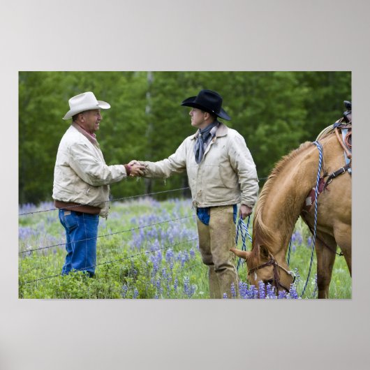De ranchers schudden de handen over de omheining i poster (Voorkant)