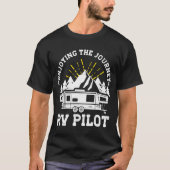 De reis van de RV Pilot Camp Couple Camping T-shirt (Voorkant)