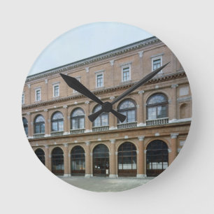 De resterende vleugel van een klooster, nu de Acad Ronde Klok