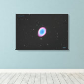 De ringnevel (M57) - Medium Canvas Afdruk (Insitu (Houten vloer))