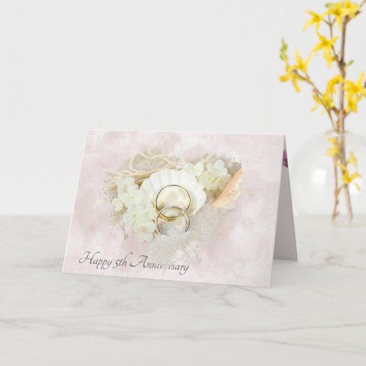 De Rings van het huwelijk in Seashell 5th Jubileum Kaart (Gele Bloem)