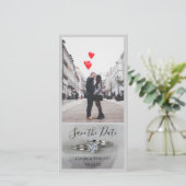 De Rings van het huwelijk op Grijs sparen de Datum Save The Date (Staand voorkant)