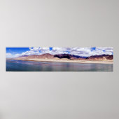 De rivier de Brahmaputra en het woestijnlandschap  Poster (Voorkant)