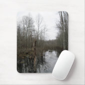 De rivier door de wilde natuur muismat (Met muis)
