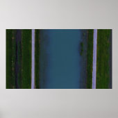 De rivier langs de weg poster (Voorkant)