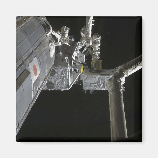 De robotarm van de Japanse Experiment Modu Magneet (Voorkant)