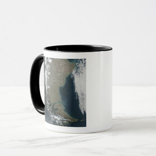 De robuuste, met sneeuwklemmen beklede Andes Mok (Voorkant links)