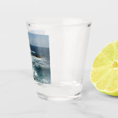 De Rocky Coast and Blue Ocean van Aruba Shot Glas (Rechts)