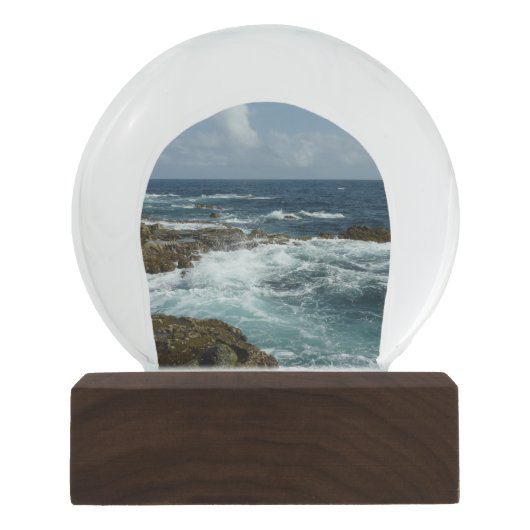 De Rocky Coast and Blue Ocean van Aruba Sneeuwbol (Voorkant)