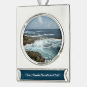 De Rocky Coast and Blue Ocean van Aruba Verzilverd Banner Ornament (Links)