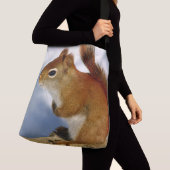 De rode eekhoorn die rondstookt crossbody tas (Dichtbij)