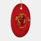 De rode kersttaartjes hebben een verlichte fijne d keramisch ornament (Rechts)