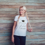 De rode moeder van een klasse van 20YY afstuderen  T-shirt<br><div class="desc">Roer moeder van een klasse van 20YY afstuderen elegant manuscript modern</div>