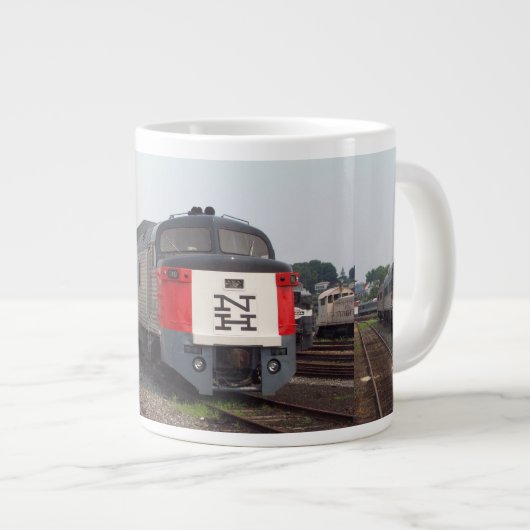 De Roger Williams Train stelt Jumbo-Mok in Grote Koffiekop (Voorkant rechts)