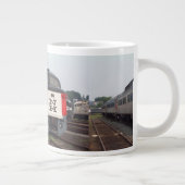 De Roger Williams Train stelt Jumbo-Mok in Grote Koffiekop (Rechts)