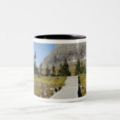 De route naar het uitzicht van het Verborgen meer Tweekleurige Koffiemok (Center)