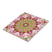 De roze en groene Kaleidescope Tegel van Ola Boo Tegeltje (Zijkant)