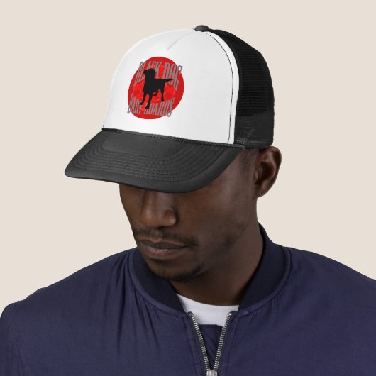 De ruby trucker pet (In situ)