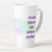 "De ruimten van de Studio zijn zelden machteloos"  Latte Mok (Rechterhoek)