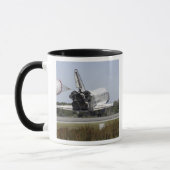 De ruimtependelAtlantis ontruimt zijn belemmerings Mok (Links)