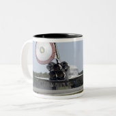 De ruimtependelAtlantis ontruimt zijn belemmerings Tweekleurige Koffiemok (Voorkant links)