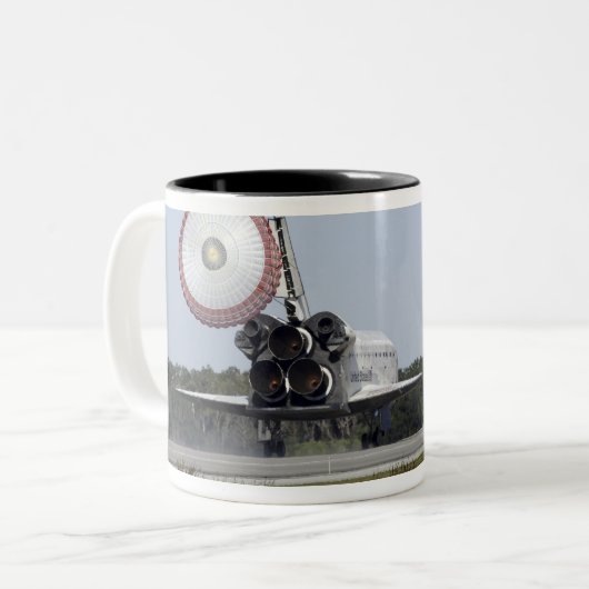 De ruimtependelAtlantis ontruimt zijn belemmerings Tweekleurige Koffiemok (Voorkant links)