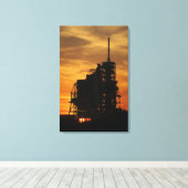 De ruimtependelAtlantis op het lanceerpad Canvas Afdruk (Insitu (Houten vloer))